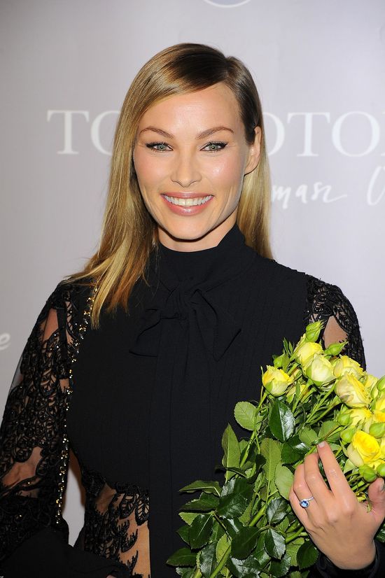 Czy Weronika Książkiewicz poprawia urodę? (VIDEO) Czy Weronika Książkiewicz poprawia urodę? (VIDEO)