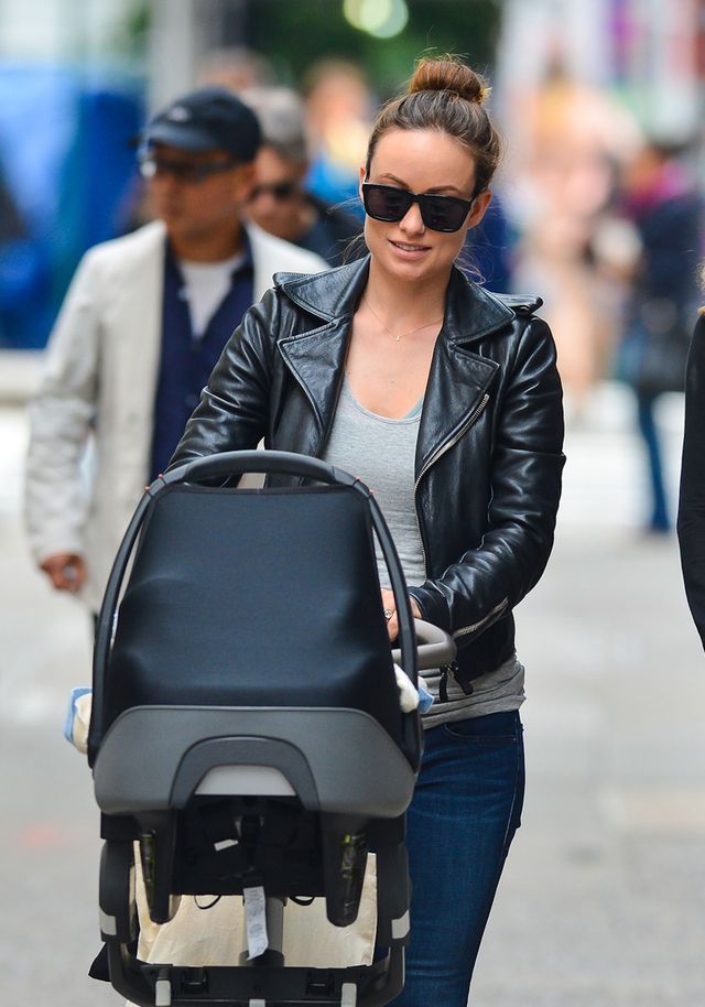 Olivia Wilde pozuje z odsłoniętą piersią 