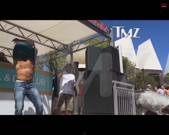 Will Smith rozbiera się na scenie [VIDEO]