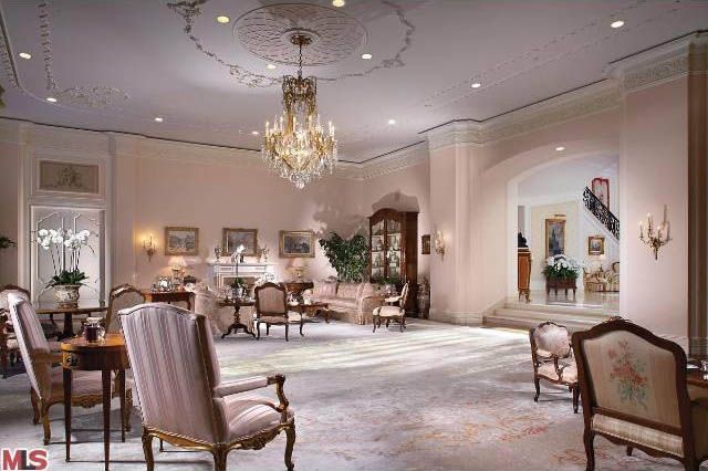 Kardashianki są biedne przy właścicielce tego domu Kardashianki są biedne przy właścicielce tego domu