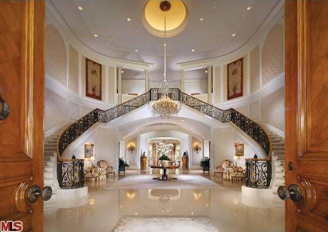 Kardashianki są biedne przy właścicielce tego domu Kardashianki są biedne przy właścicielce tego domu