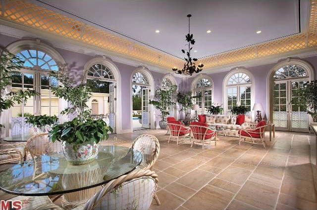 Kardashianki są biedne przy właścicielce tego domu Kardashianki są biedne przy właścicielce tego domu