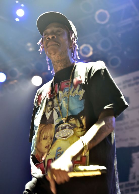 Jennifer Lawrence sika do umywalki, a Wiz Khalifa... Jennifer Lawrence sika do umywalki, a Wiz Khalifa...