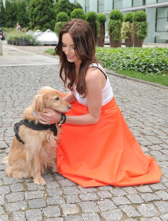 Agnieszka Włodarczyk w seksownym topie z psem Agnieszka Włodarczyk w seksownym topie z psem