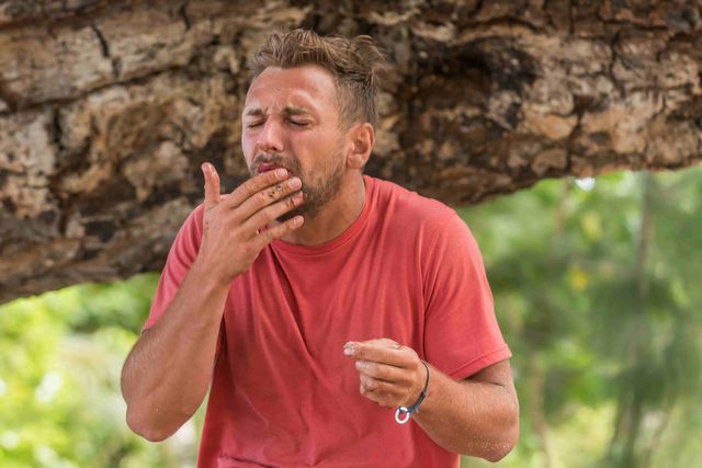 Wygląda smacznie? Zobacz, jak uczestnicy Wyspy Przetrwania jedzą robaki