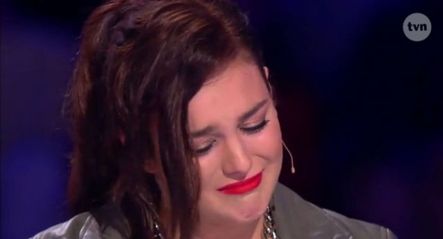 Co doprowadziło Ewę Farną do takich łez?! (VIDEO)