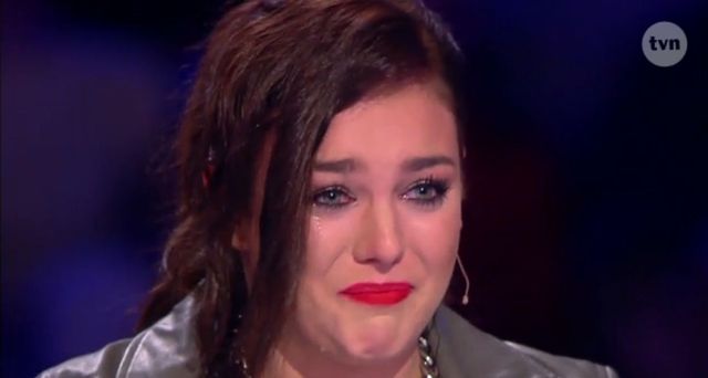 Co doprowadziło Ewę Farną do takich łez?! (VIDEO)