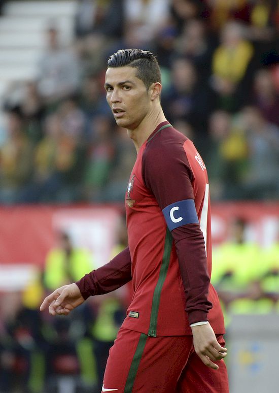 Cristiano Ronaldo OŚMIESZONY przez rzeźbiarza! 