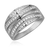 Ta gwiazda postawiła na wypasione obrączki (FOTO)