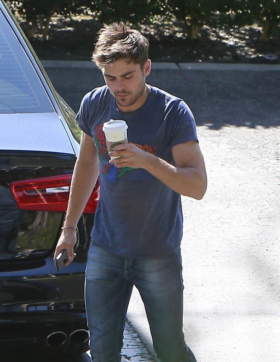 Jak wygląda Zac Efron po złamaniu szczęki?  