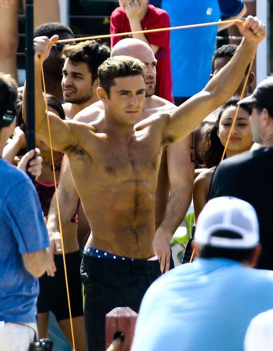 Zac Efron nie rozstaje się ze swoim selfie-stickiem? 