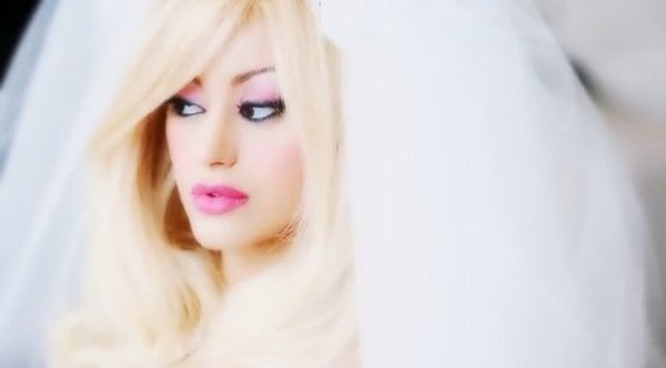 Seksowna Zahia Dehar chce podbić Nowy Jork Seksowna Zahia Dehar chce podbić Nowy Jork