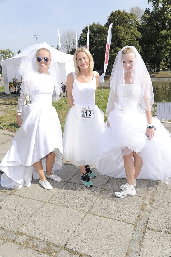 Pobiegły w sukniach ślubnych (FOTO)