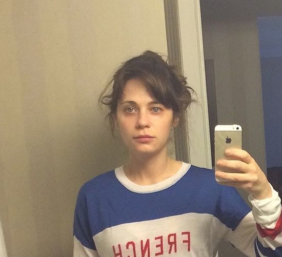 Zooey Deschanel bez makijażu, bez żadnych filtrów (FOTO)