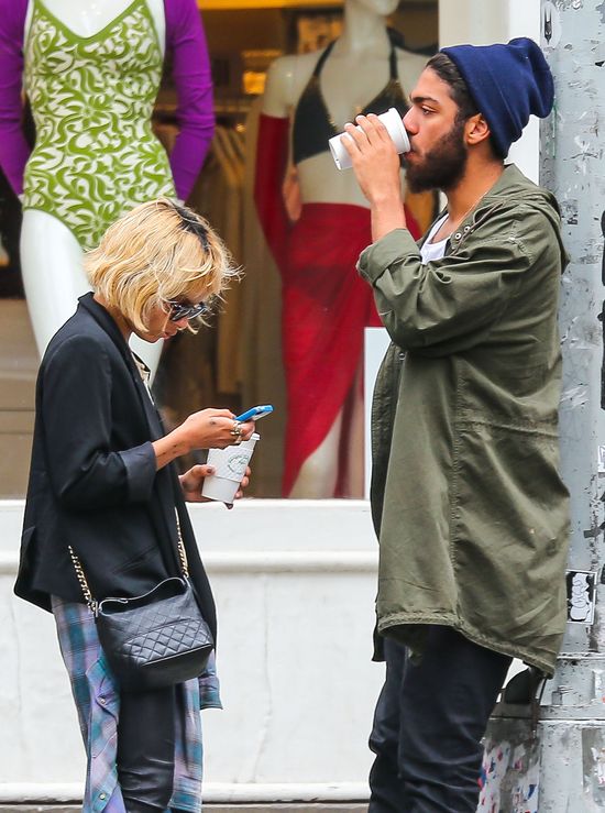 Zoe Kravitz i jej chłopak nie wyglądają na milionerów (FOTO)