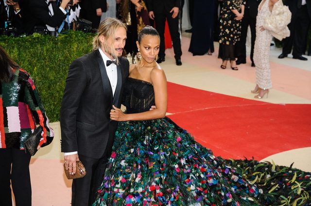 Filmowy pocałunek na gali MET 2016 (FOTO)