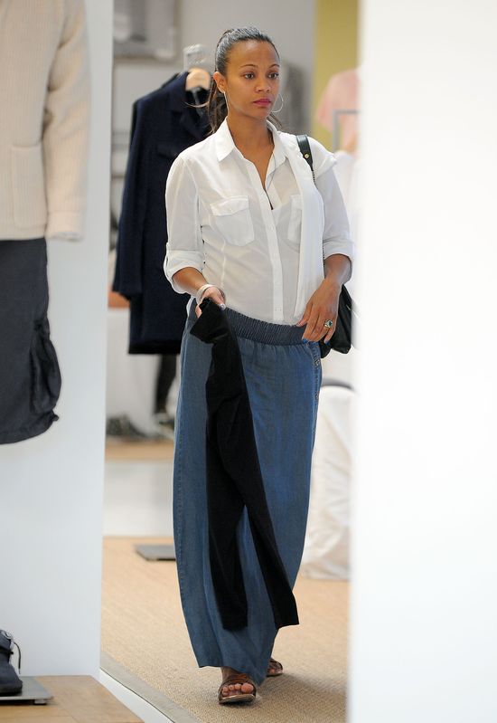 Zoe Saldana w ciąży i bez makijażu (FOTO)