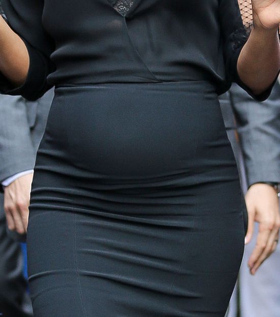 Zoe Saldana wyeksponowała ciążowy brzuszek (FOTO)