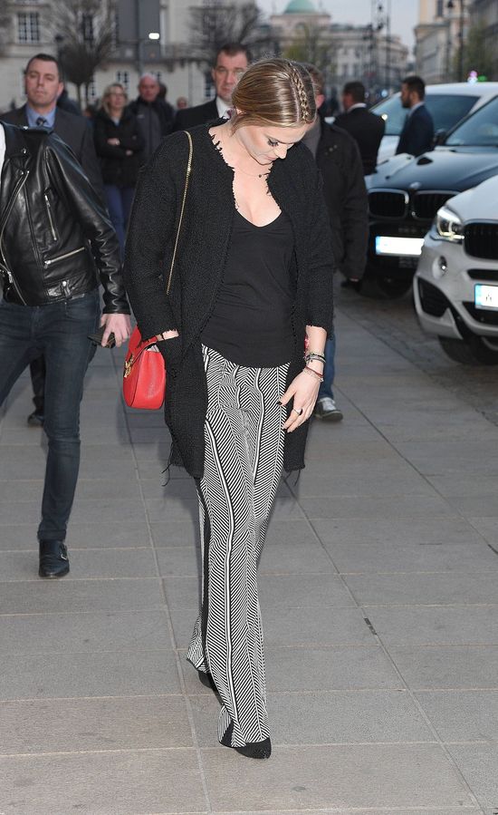 Zosia Ślotała udowadnia, że ma ciążowy brzuszek? Zosia Ślotała udowadnia, że ma ciążowy brzuszek?