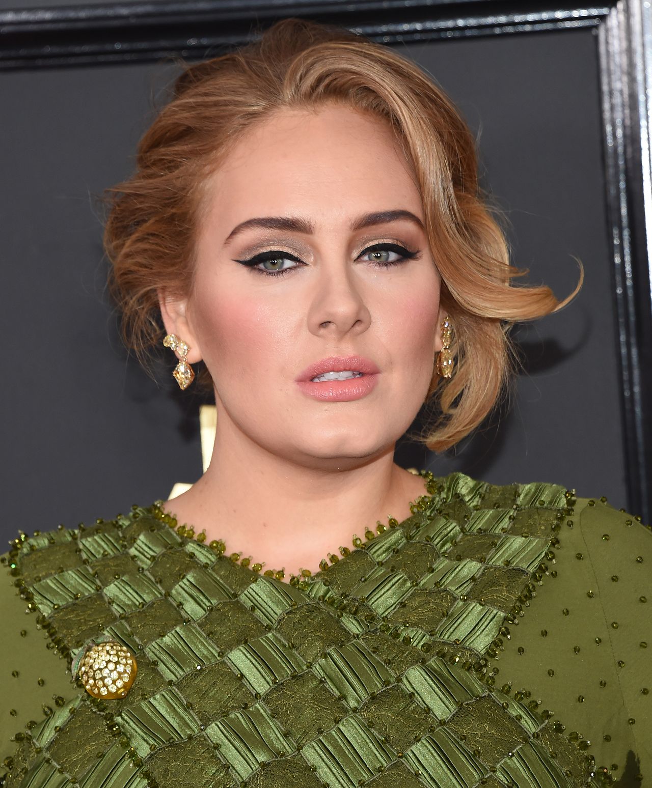 Adele bez makijażu wychodzi z siłowni (ZDJĘCIA)