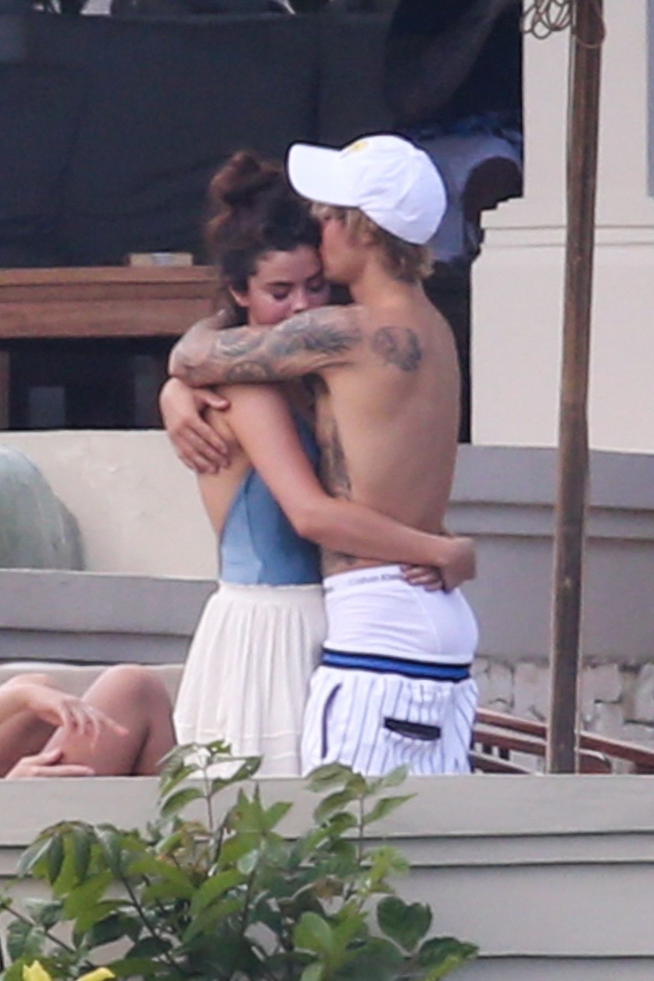 Justin Bieber przytula Selenę Gomez