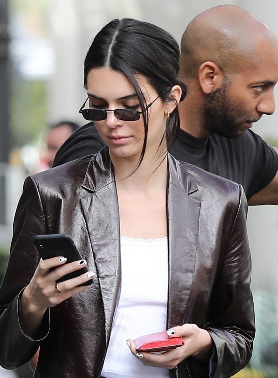 *EXCLUSIVE* Kendall Jenner enjoys some ice cream at the Topanga Canyon Mall Kendall Jenner