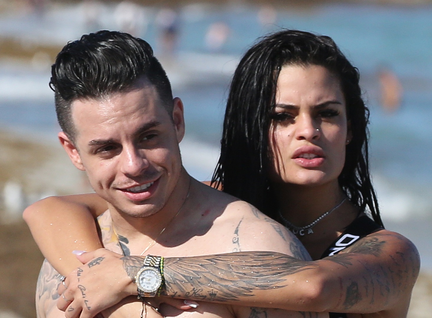 ** PREMIUM EXCLUSIVE RATES APPLY ** Jennifer Lopez's ex-boyfriend Casper Smart makes out with bikini babe on the beach in Miami