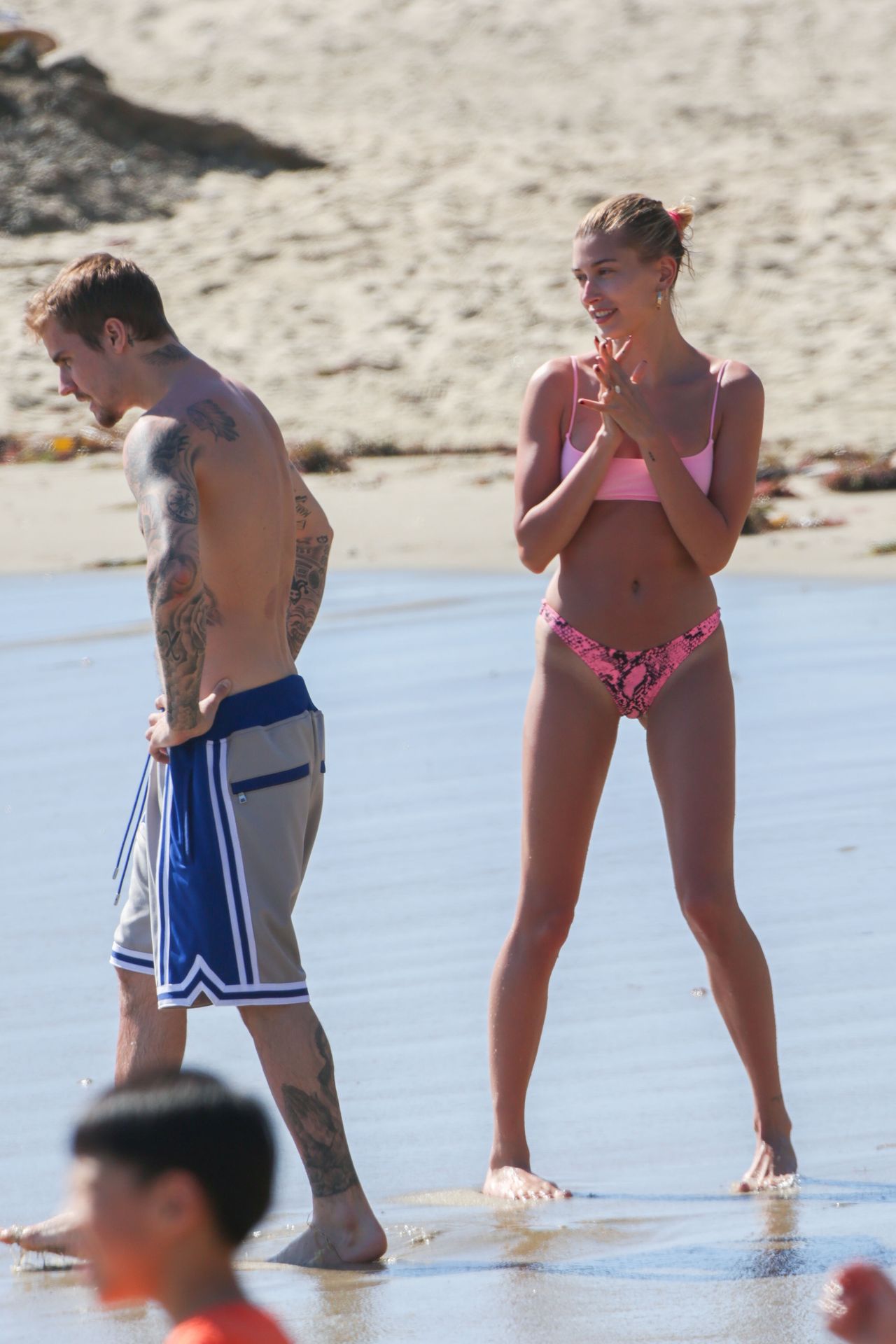 PREMIUM EXCLUSIVE Justin Bieber And Wife Hailey Baldwin Rekindle Their Romance At The Beach