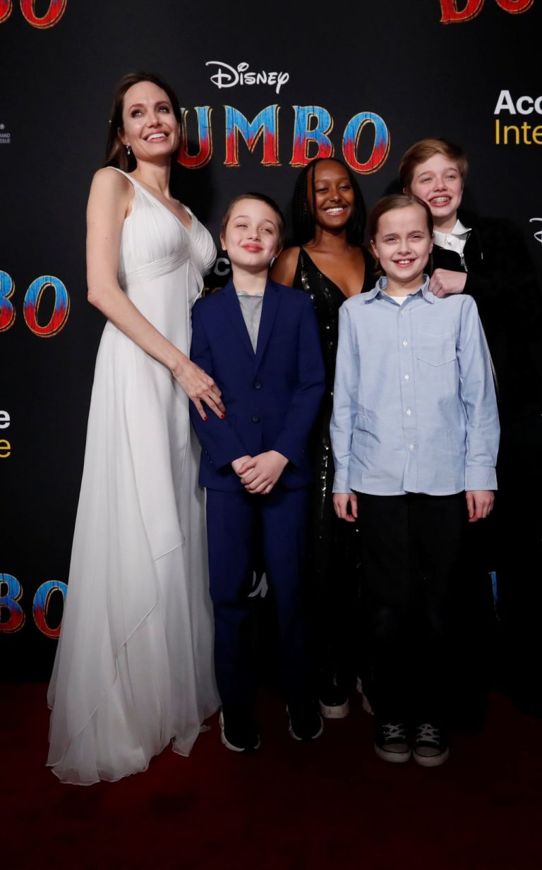 Angelina Jolie pose with her children at the premiere for the movie Angelina Jolie pose with her children at the premiere for the movie