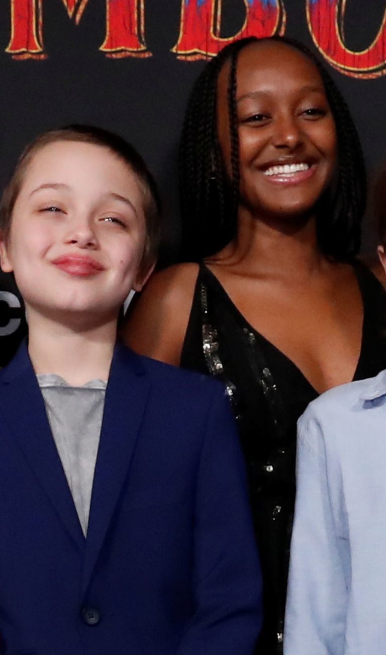 Angelina Jolie pose with her children at the premiere for the movie Angelina Jolie pose with her children at the premiere for the movie