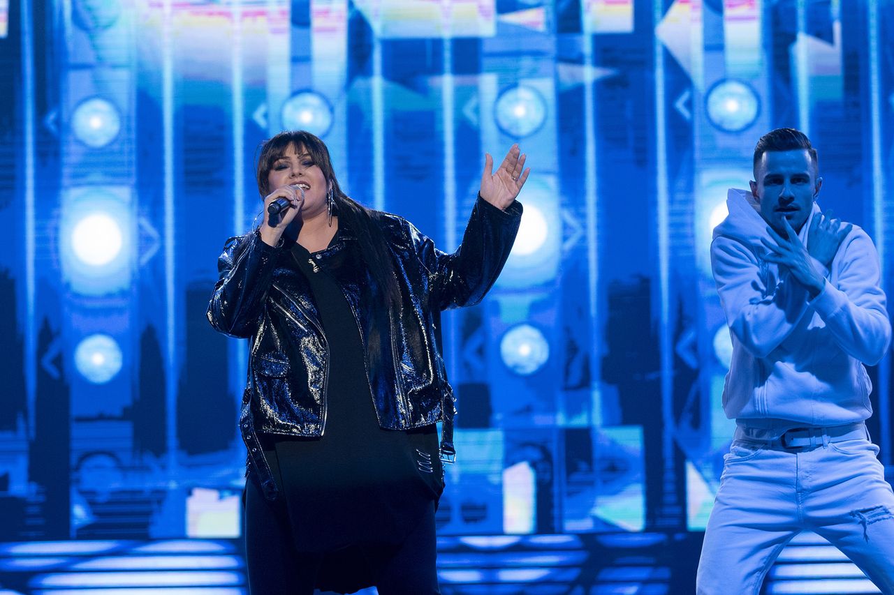 Ela Romanowska jako Ewa Farna w Twoja Twarz Brzmi Znajomo