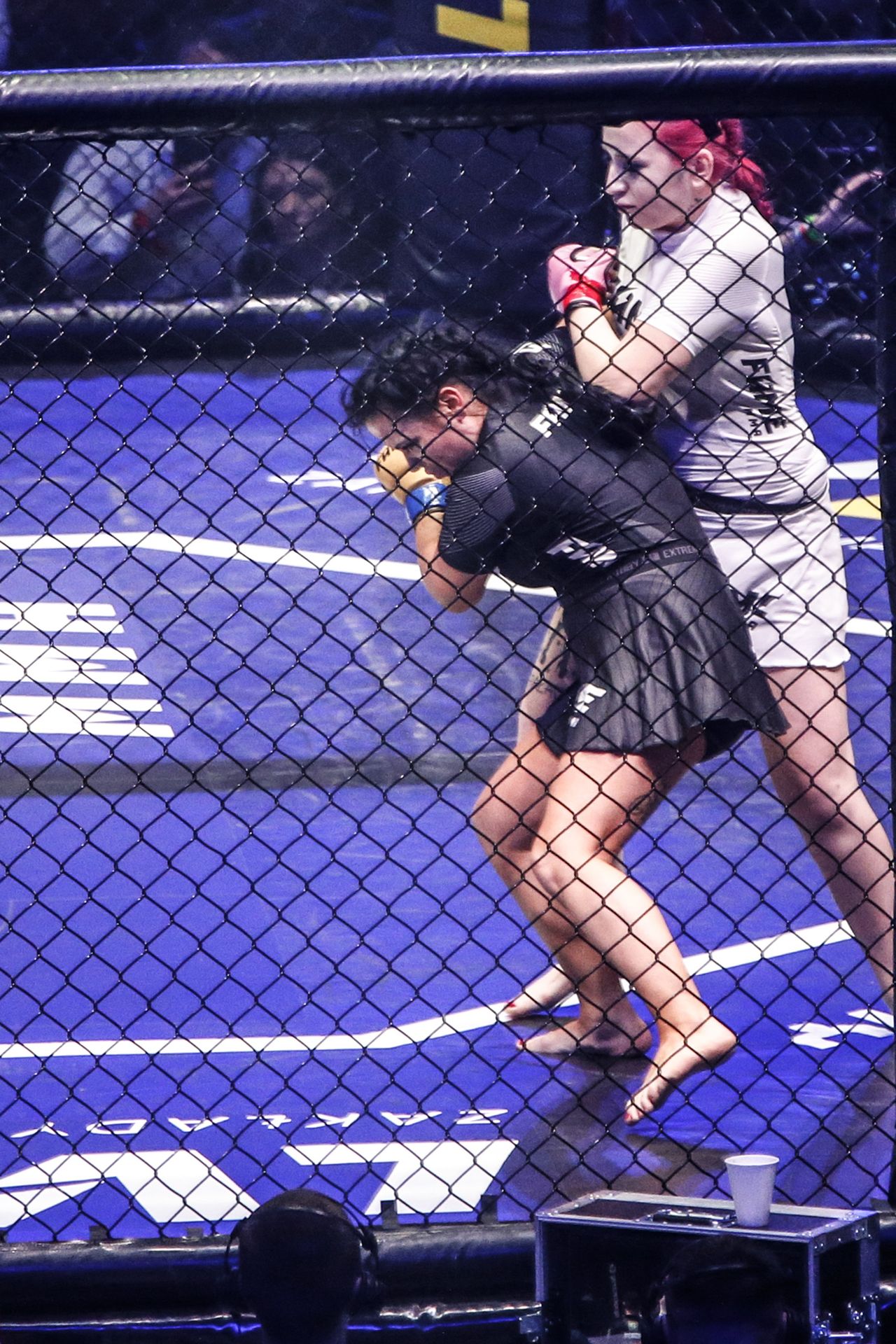 Esmeralda Godlewska i Marta Linkiewicz w ringu FAME MMA 3