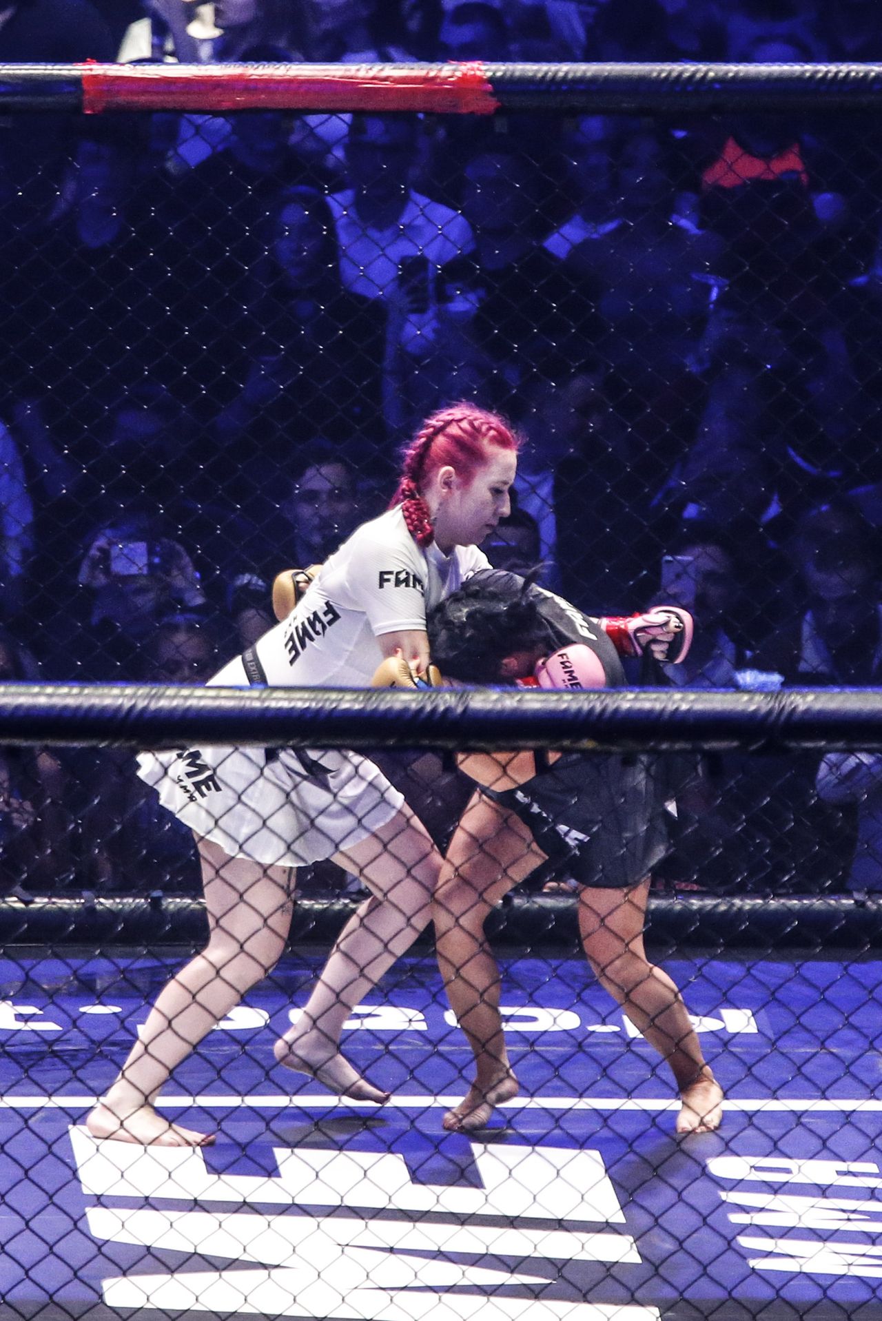 Esmeralda Godlewska i Marta Linkiewicz w ringu FAME MMA 3