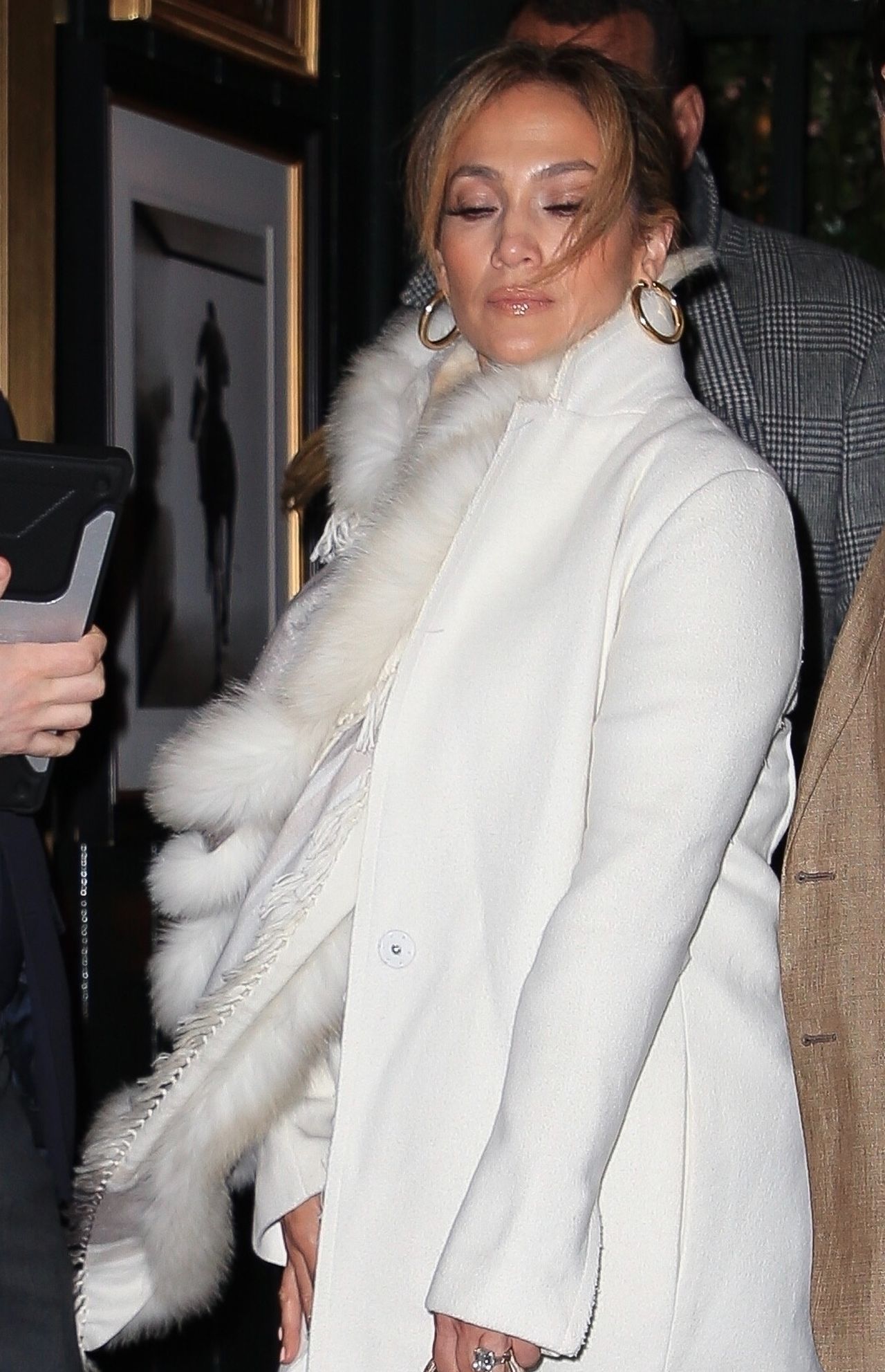 Jennifer Lopez w szalu z naturalnego futra