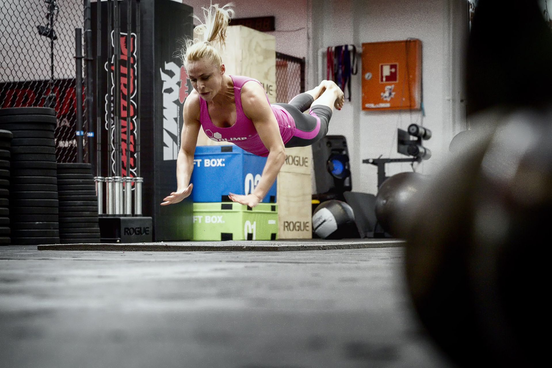 kamila porczyk trenuje przed walką w klatce