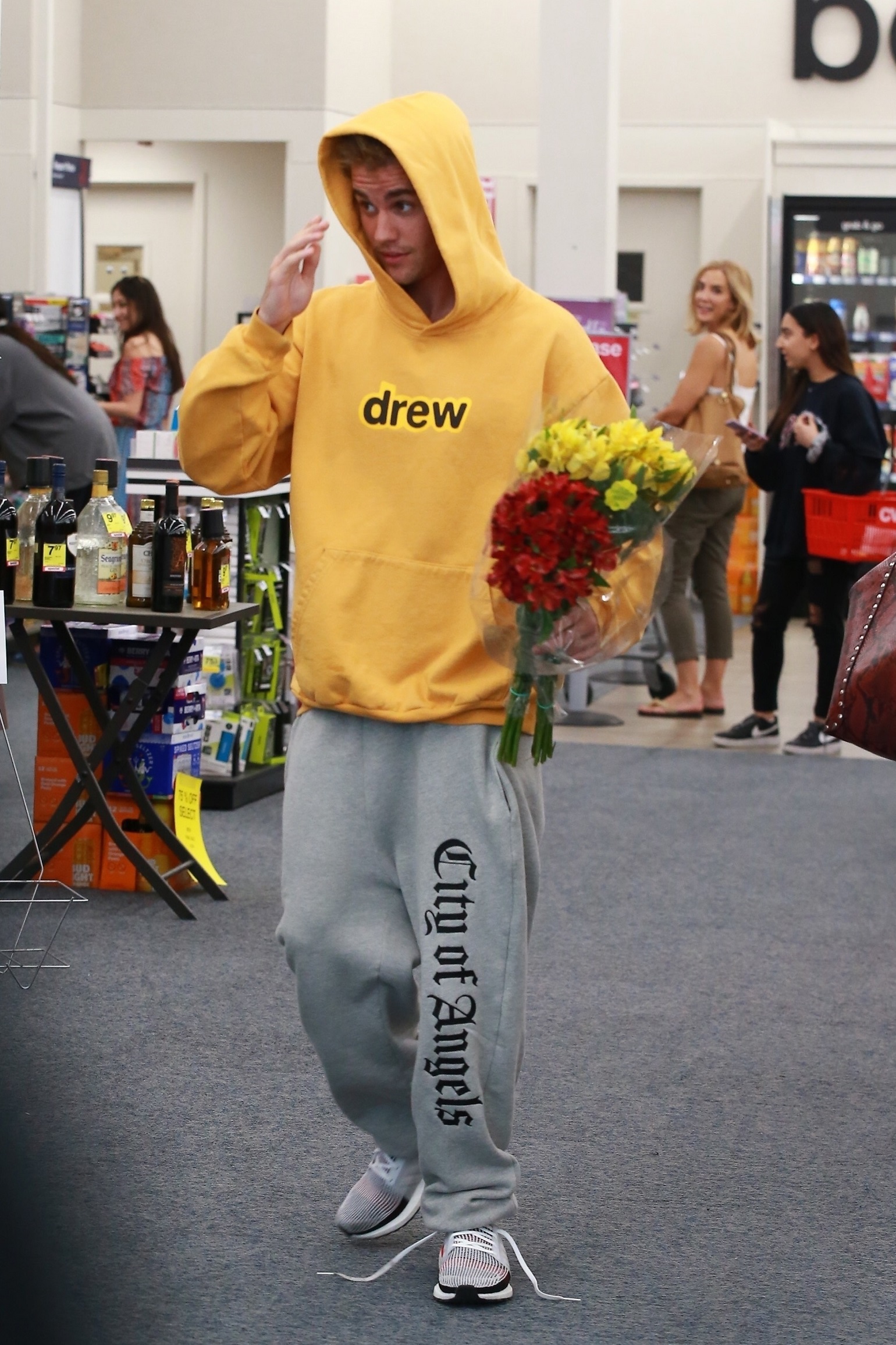 Justin Bieber grabs some flowers at a CVS store in Beverly Hills Justin Beiber
