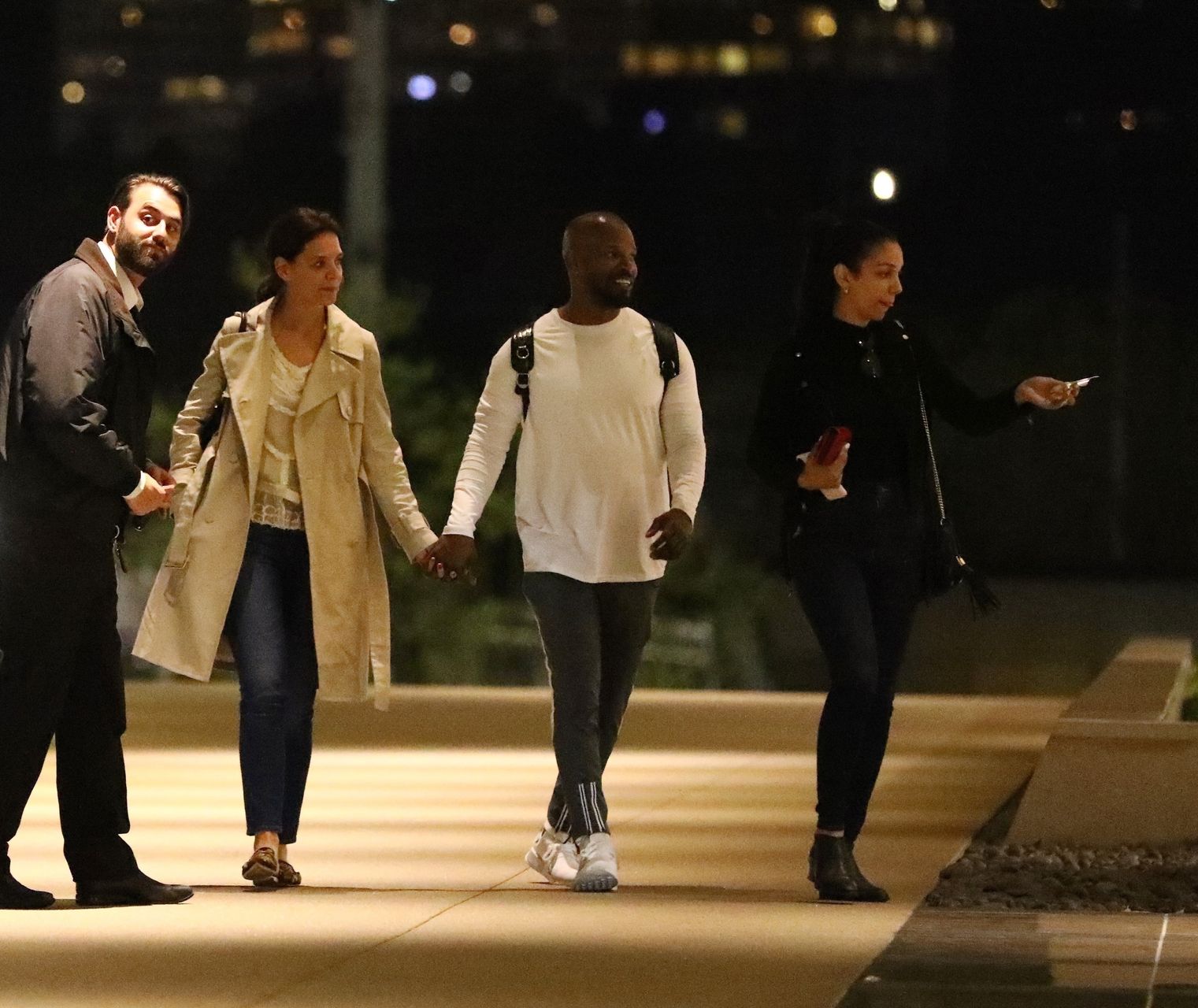 Katie Holmes i Jamie FOxx idą rzymając się za ręce