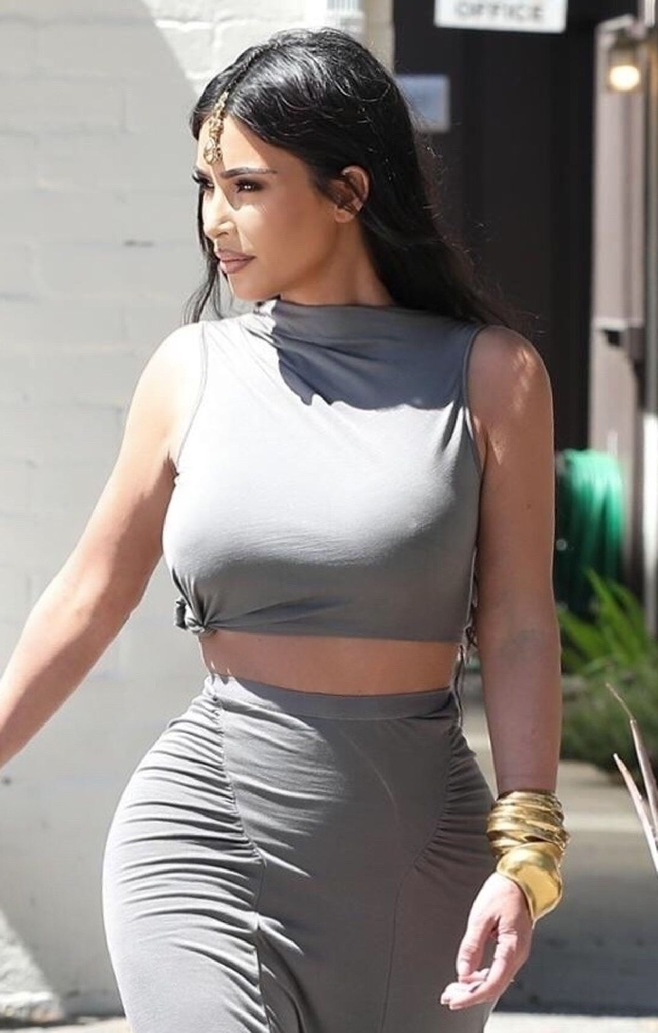 Kim Kardashian bez biustonosza