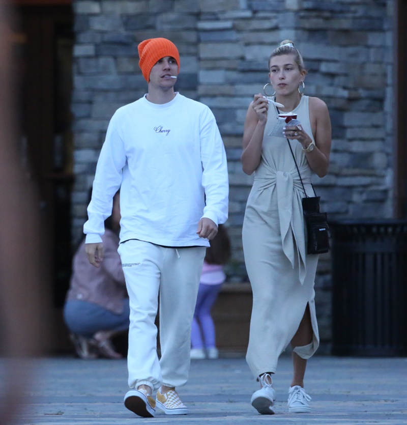 PREMIUM EXCLUSIVE Justin slapping the back of Hailey Baldwin Part2