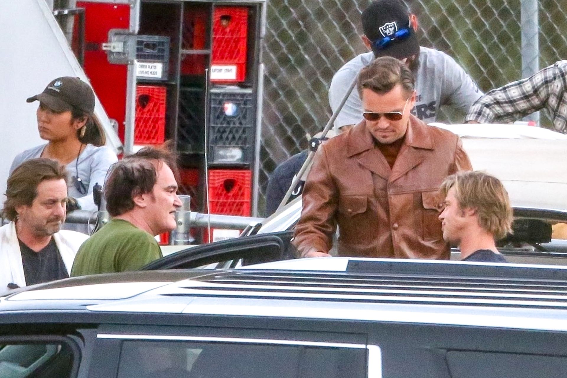 Bradd Pitt i Leonardo Di Caprio na planie Once upon a time