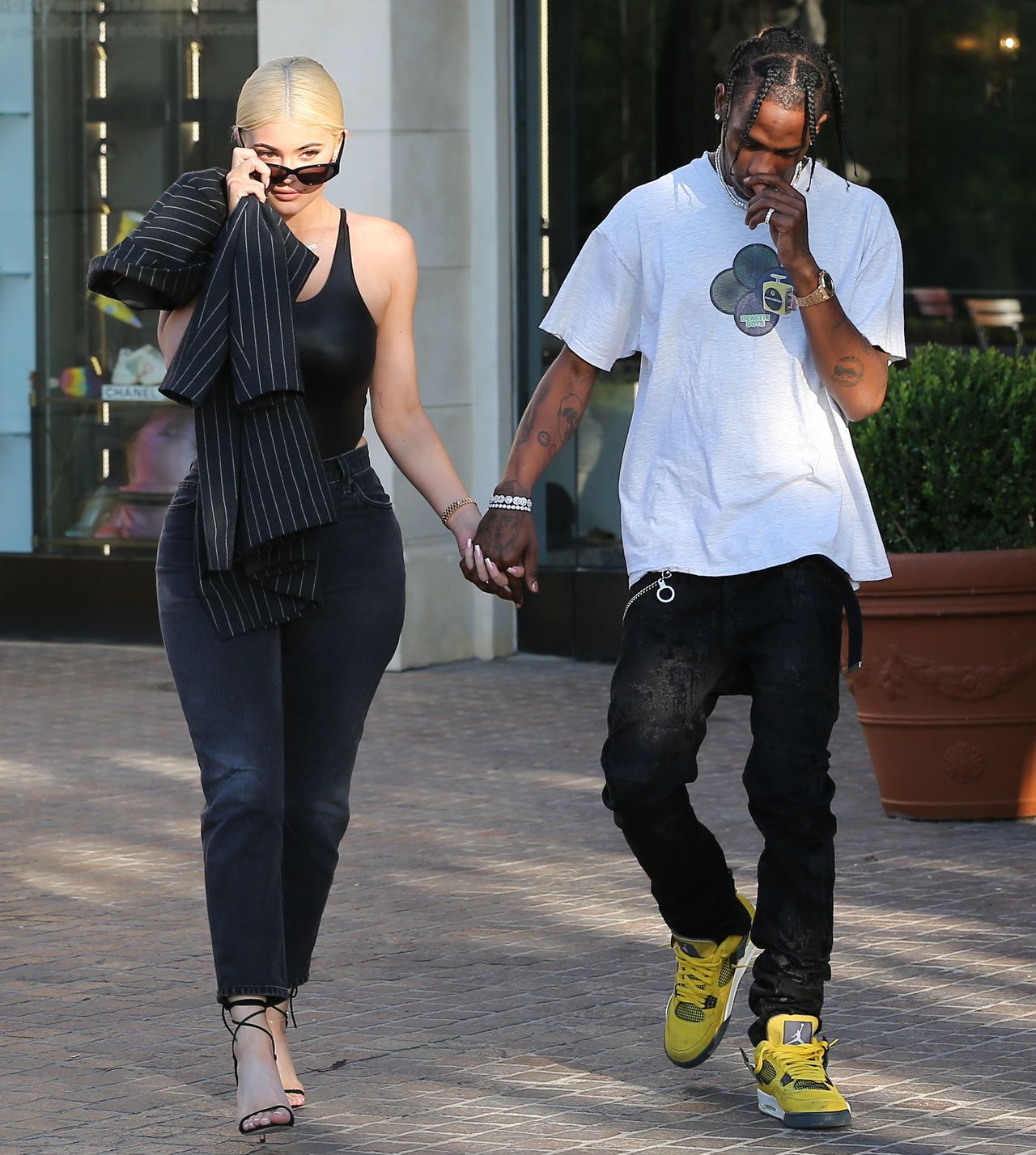 Time to buy the wedding bands...Kylie spends hours at jewelry store