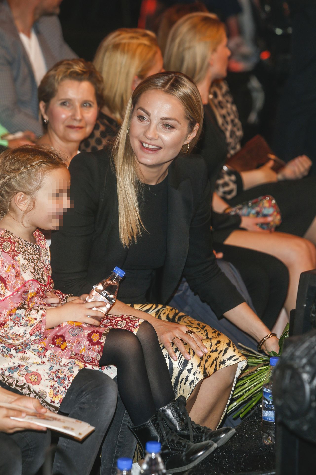 Małgorzata Socha z córką Zosią na widowni Tańca z gwiazdami