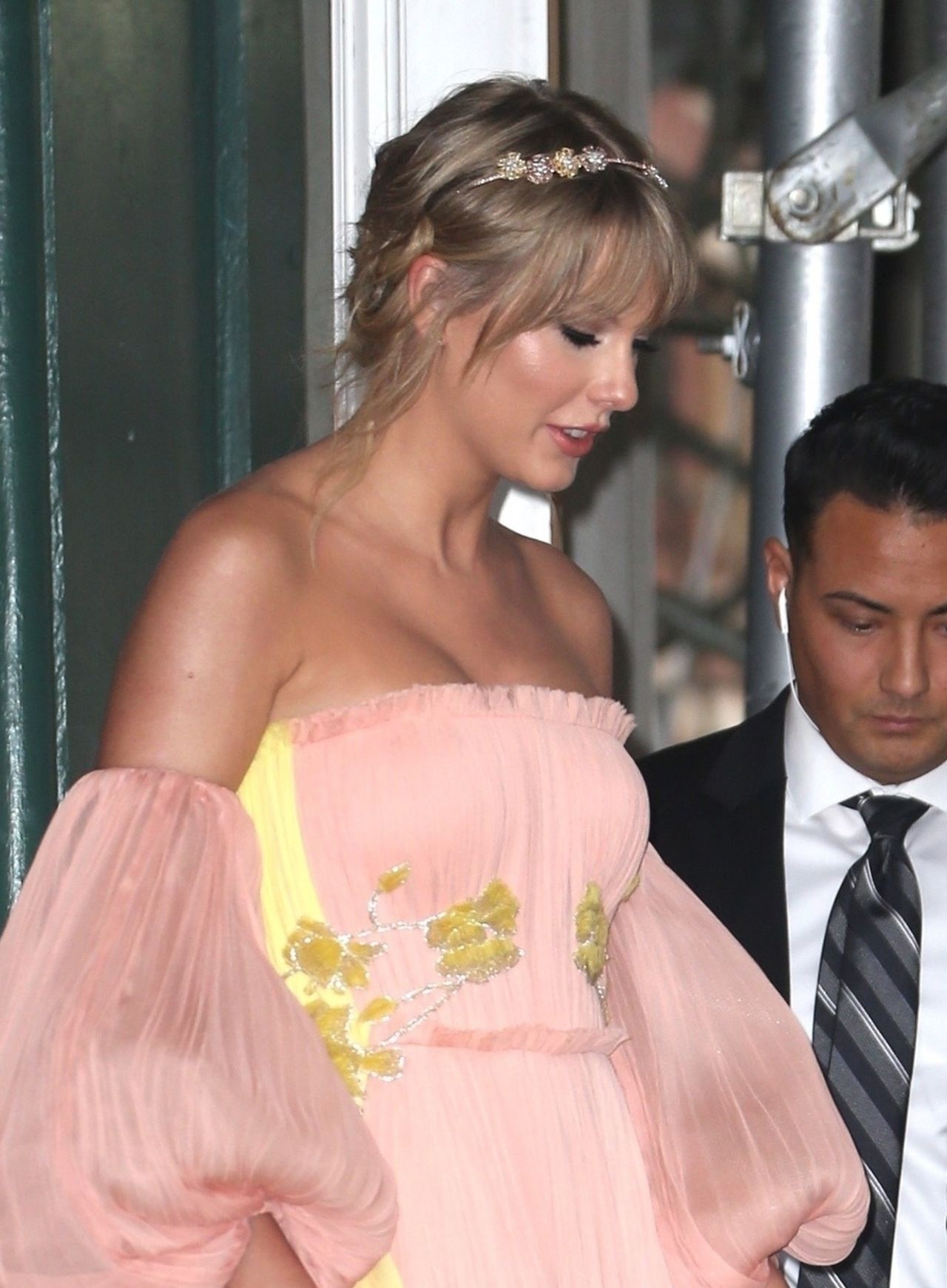 Makijaż Taylor Swift w romantycznej sukni na gali Time 100 kwiecień 2019