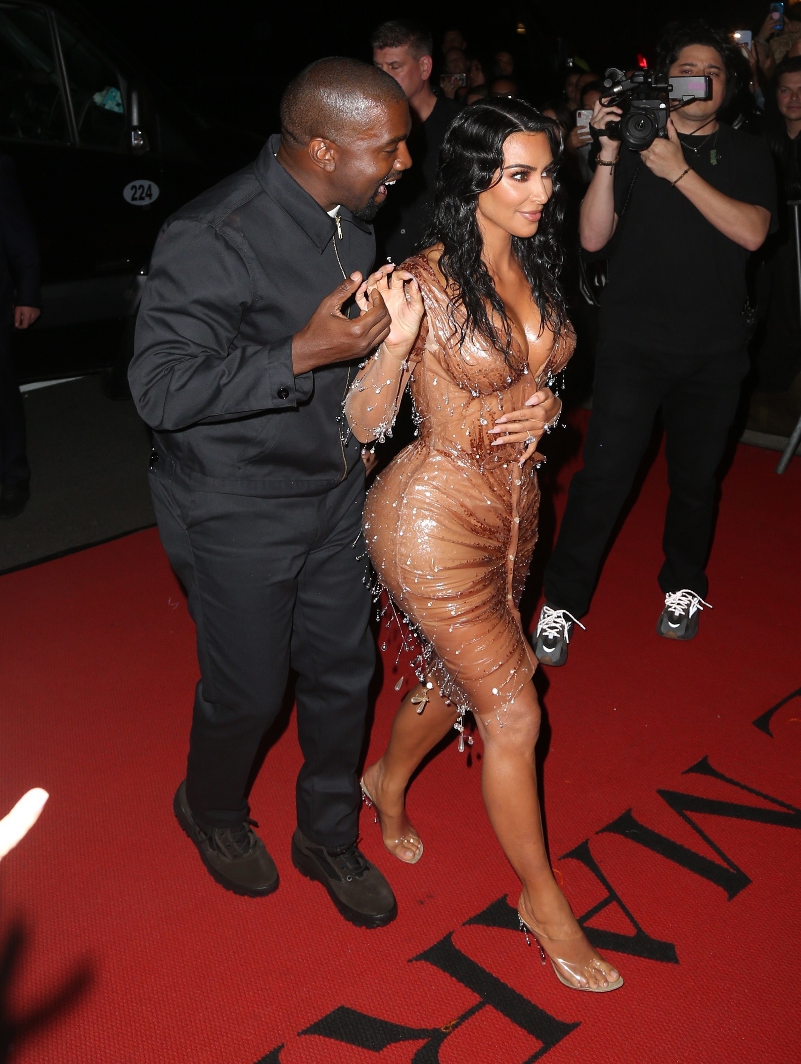 Kim Kardashian and Kanye West return to their hotel after the Met Gala Kim Kardashian, Kanye West