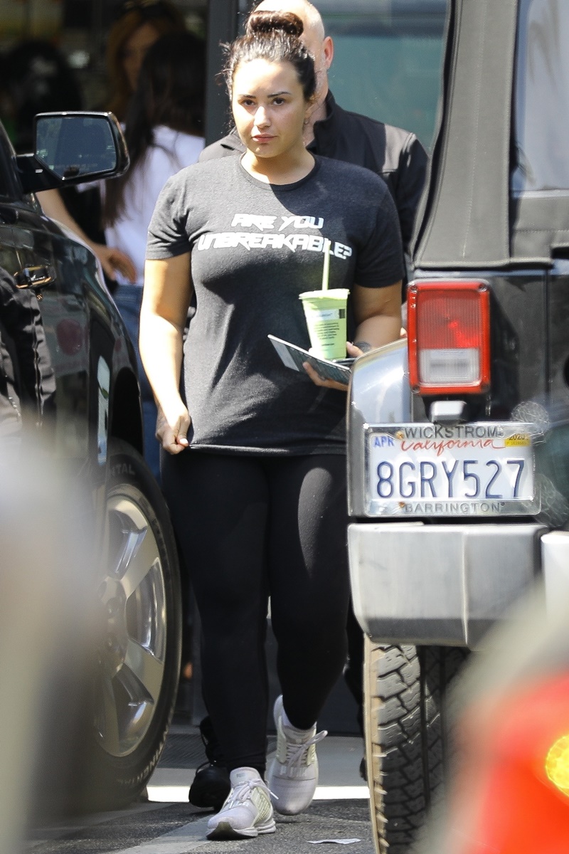 *EXCLUSIVE* Demi Lovato replenishes with juice after a workout Demi Lovato