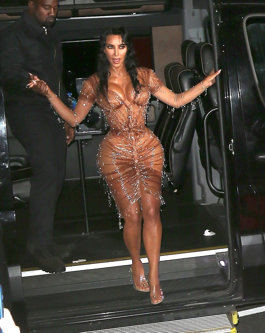 Kim Kardashian and Kanye West return to their hotel after the Met Gala Kim Kardashian, Kanye West