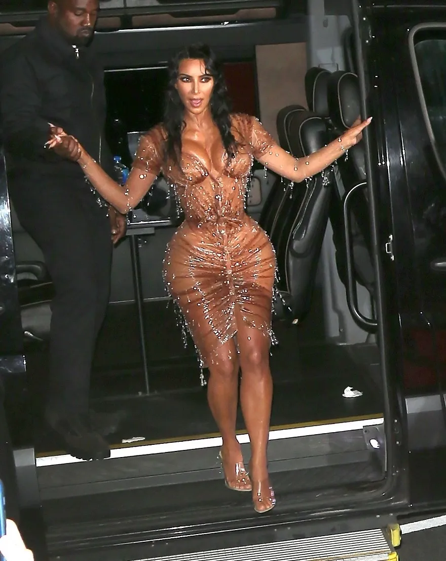 Kim Kardashian and Kanye West return to their hotel after the Met Gala Kim Kardashian, Kanye West Kim Kardashian and Kanye West return to their hotel after the Met Gala Kim Kardashian, Kanye West