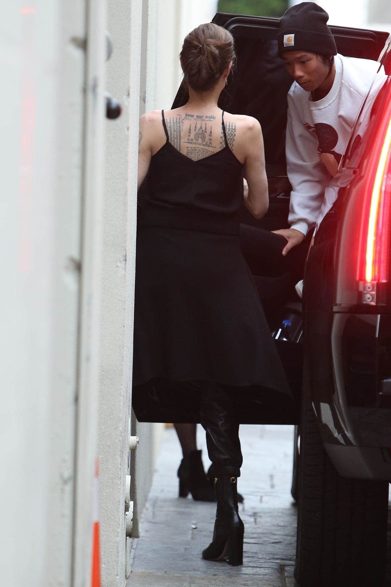 *EXCLUSIVE* Angelina Jolie brings kids to shop at the Louis Vuitton store in Beverly Hills Angelina Jolie