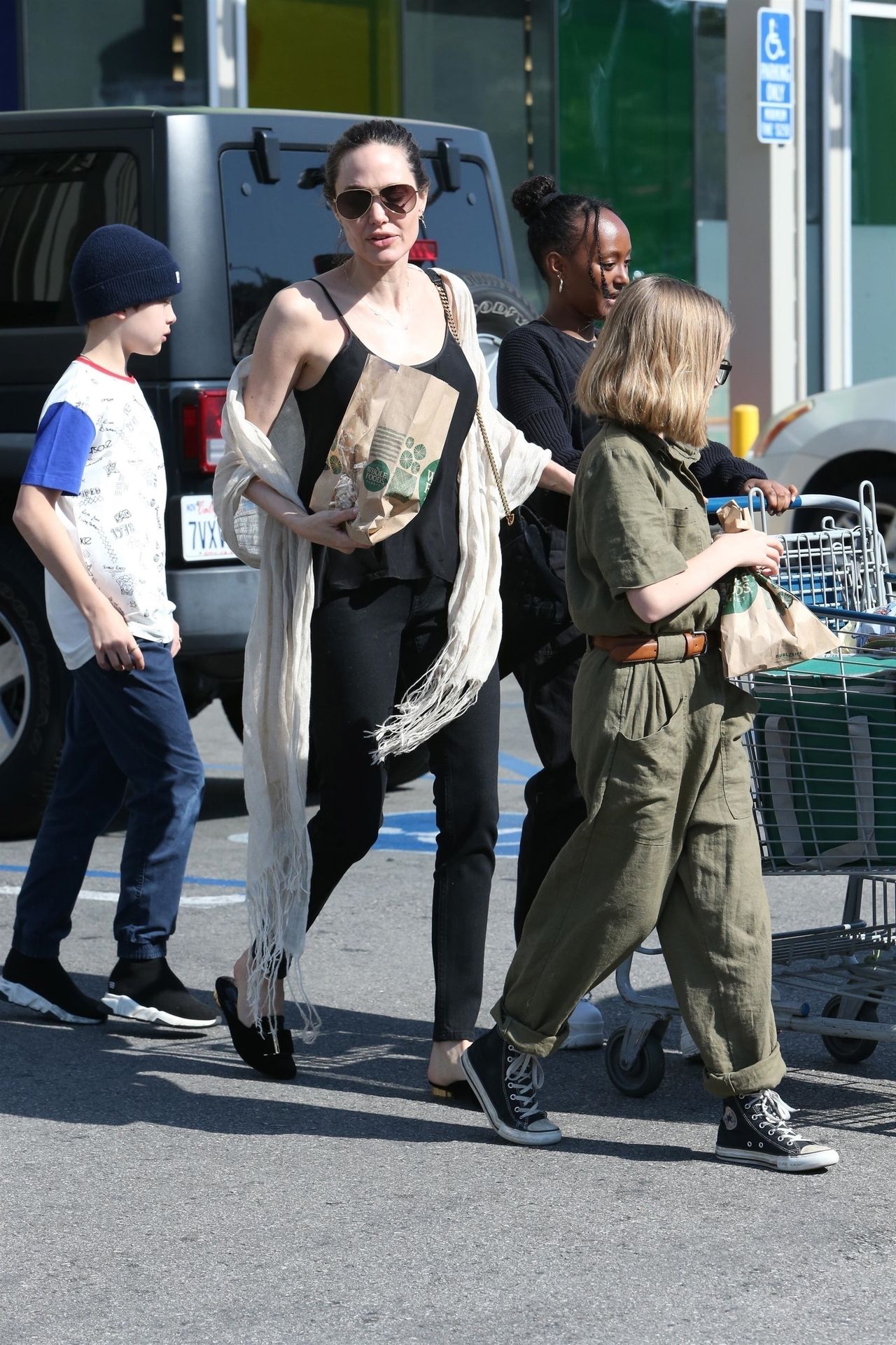 *EXCLUSIVE* Angelina Jolie spends Mother's Day grocery shopping with her kids Angelina Jolie, Zahara Jolie-Pitt, Vivienne Jolie-Pitt, Knox Jolie-Pitt