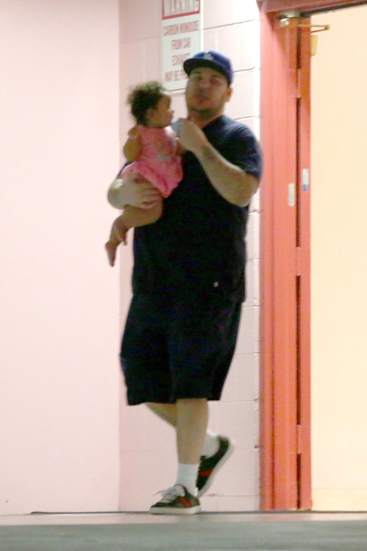 *PREMIUM-EXCLUSIVE* Rob Kardashian takes his daughter Dream to the doctor's office **WEB EMBARGO UNTIL 7PM PST ON 08/12/17** Rob Kardashian